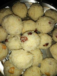 A picture of Suji ladoo (rava ladoo).