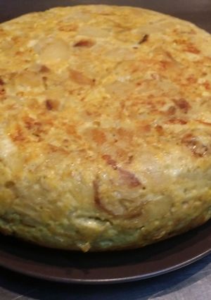 Una foto de Tortilla de patatas y cebolla