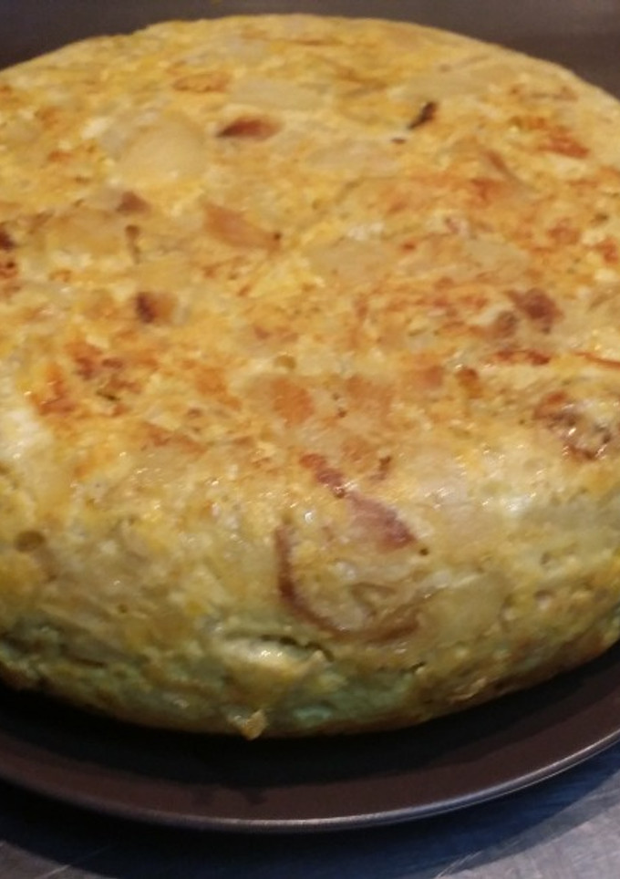 Una foto de Tortilla de patatas y cebolla