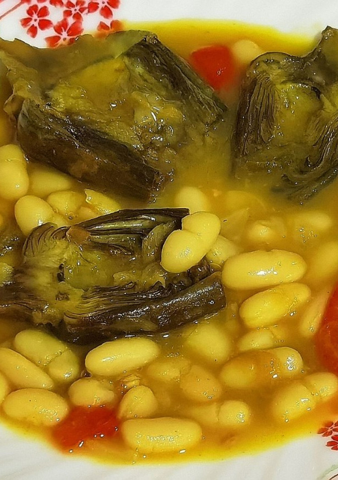 Una foto de Alubias con alcachofas