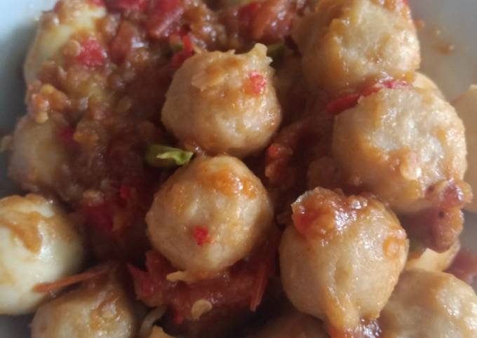 Cara Gampang Membuat Balado bakso telur puyuh, Lezat