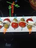 Entrantes de tomate, queso y boquerones