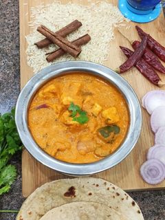 કડાઈ પનીર (Kadai paneer recipe in Gujarati) રેસીપી મુખ્ય ફોટો