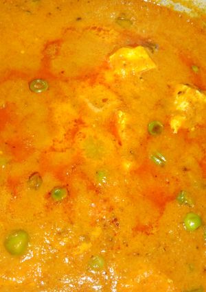 A picture of Matar paneer.