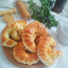 A picture of Braided bread.