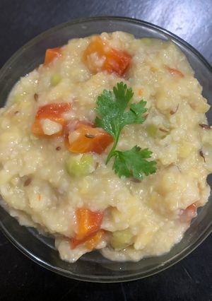 A picture of Dalia khichdi (broken wheat).