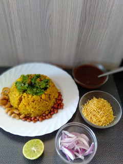 બટાકા પૌઆ (Bataka Poha Recipe In Gujarati) રેસીપી મુખ્ય ફોટો