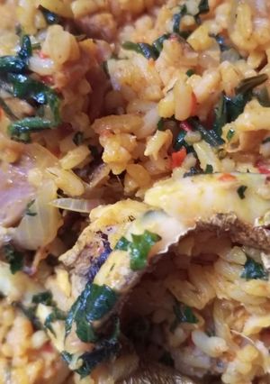 A picture of Red oil fish rice and chicken.