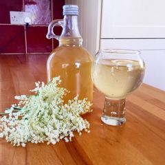 A picture of Elderflower Cordial.
