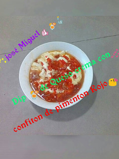 Una foto de Dip de Queso crema con confiton de pimentón rojo🐝🐆🎶