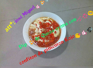 Una foto de Dip de Queso crema con confiton de pimentón rojo🐝🐆🎶