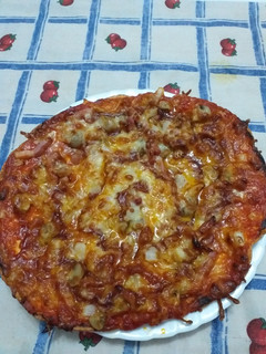 Una foto de Pizza con base de pollo