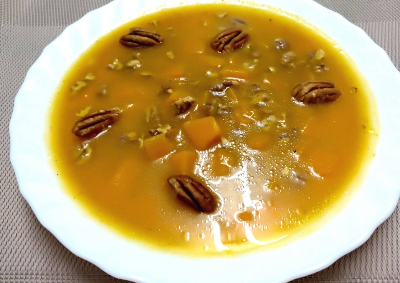 Sopa de calabaza con nueces