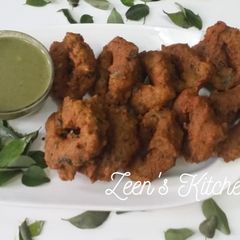 A picture of Mixed Lentil Medu Vadas.