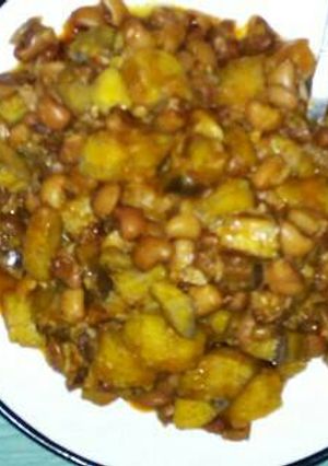 A picture of Beans and riped plantain.