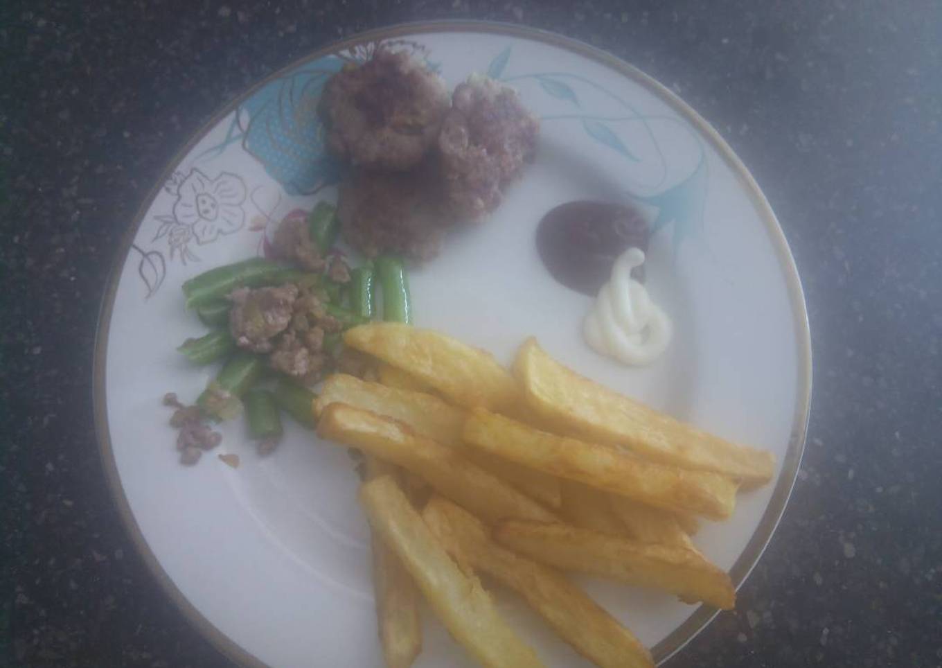 Mpasi 12 Bulan French fries, beef patty and sauté green bean