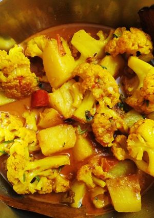 ফুলকপি আলুর ডালনা(fulkopi alur dalna recipe in bengali) রেসিপির প্রধান ছবি