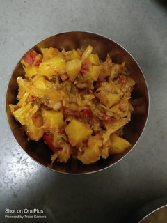 કોબી બટાકા ટામેટાં નું શાક (Cabbage Bataka Tomato Shak Recipe In Gujarati) રેસીપી મુખ્ય ફોટો
