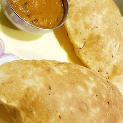 A picture of Chole puri.