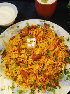 સ્પાઇસી મેકિસકન રાઈસ (spicy Mexican rice recipe in Gujarati) રેસીપી મુખ્ય ફોટો