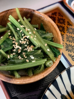 胡麻醬拌菠菜 的食譜成品照片