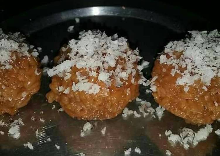 Gud rice ladoo