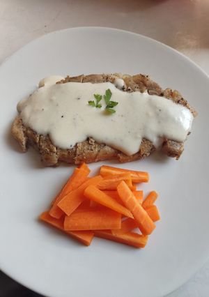 Una foto de Lomo de cerdo con salsa bechamel