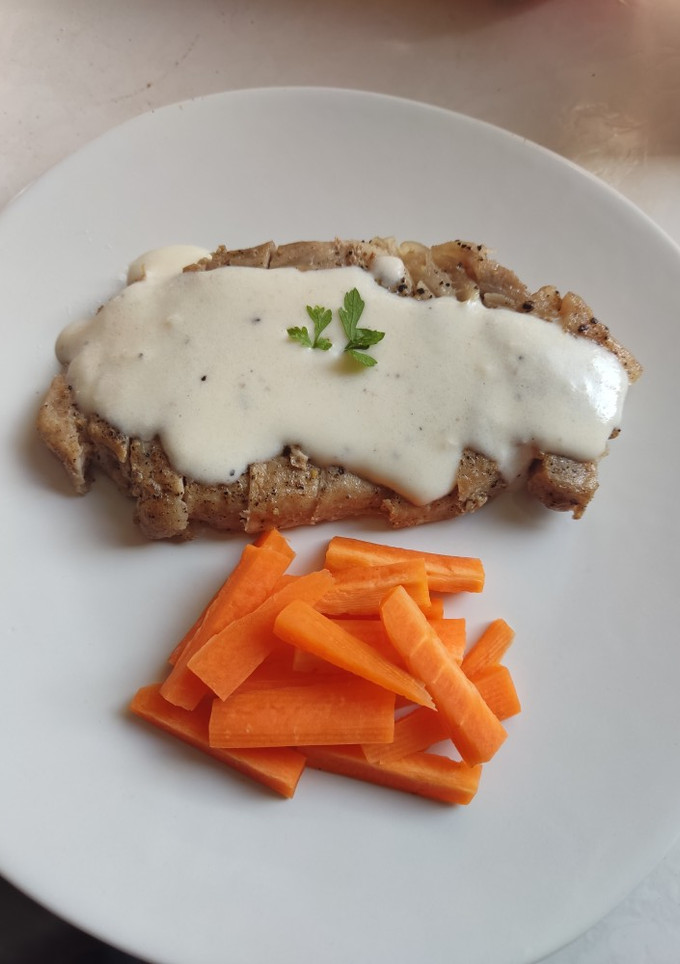 Una foto de Lomo de cerdo con salsa bechamel