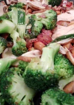 Una foto de Fideos chinos y salteado de autor