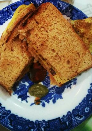 A picture of Veg omelette with brown bread.