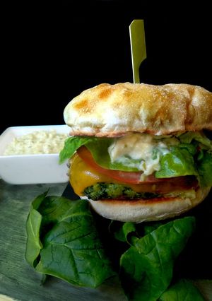 Foto principal de Hamburguesa de pollo y espinacas, con salsa tipo Big Mac