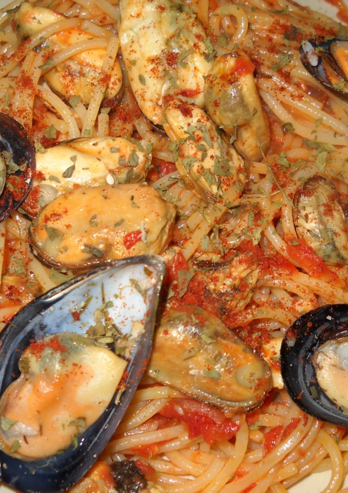 Una foto de Fideos sin gluten con salsa de mejillones
