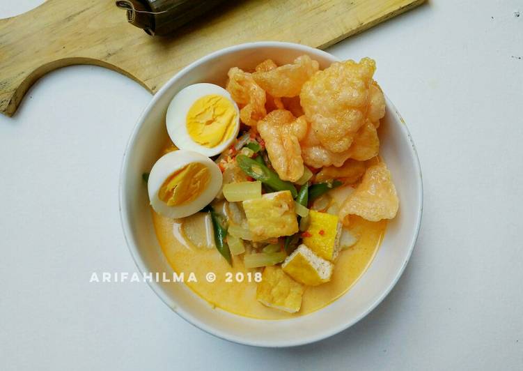 Cara Menyiapkan Lontong Sayur yang Enak
