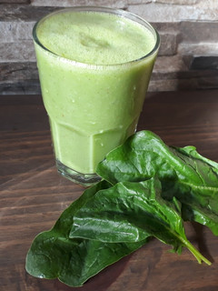 Una foto de Smoothie espinaca-kiwi-pera