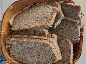 Una foto de pan de harina de trigo sarraceno y psyllium