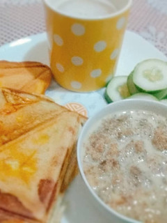A picture of Toast bread and oat.