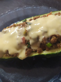 Una foto de Zucchini relleno vegetariano sin horno