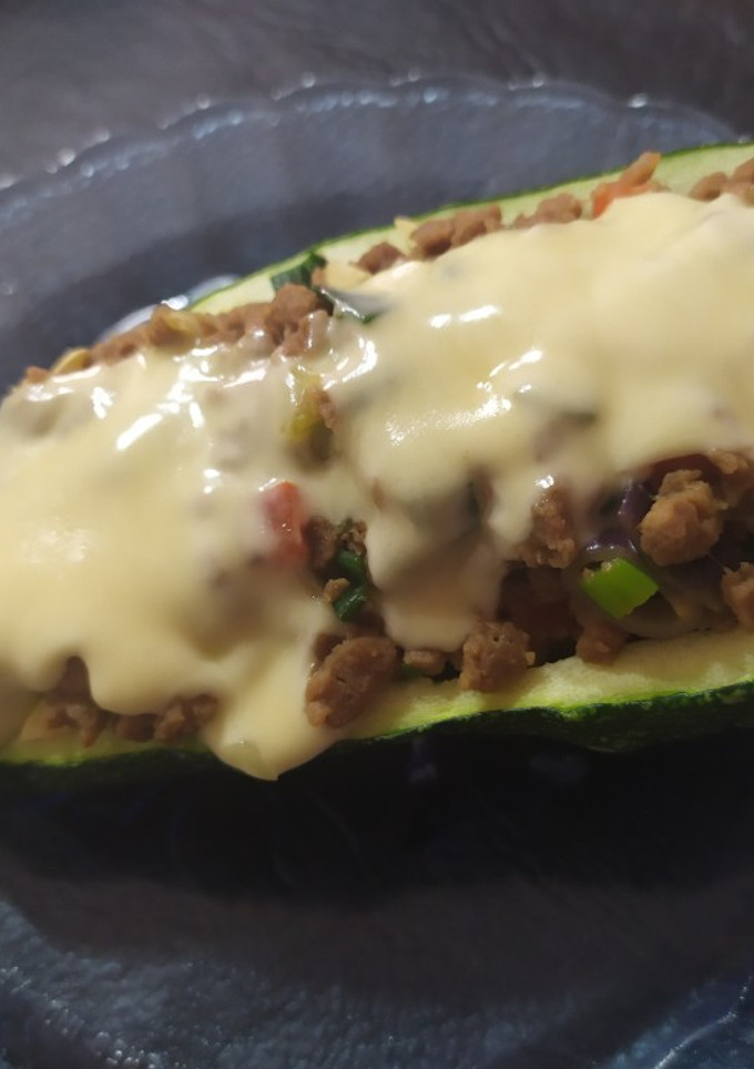 Una foto de Zucchini relleno vegetariano sin horno