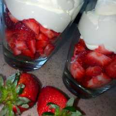 Una foto de Frutillas con crema