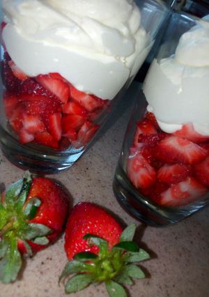 Una foto de Frutillas con crema