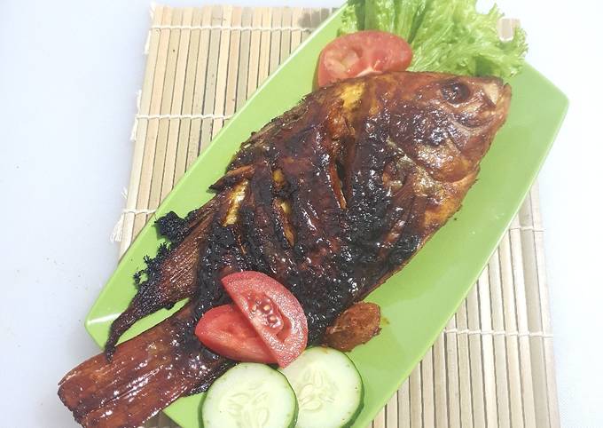 Bagaimana Membuat Ikan bakar kecap simpel ala fe Anti Gagal