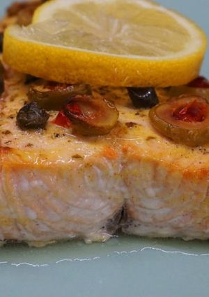 Φωτογραφία της συνταγής Σολομός ψητός με ελιές και κάπαρη