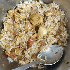 A picture of Chicken Khichda.