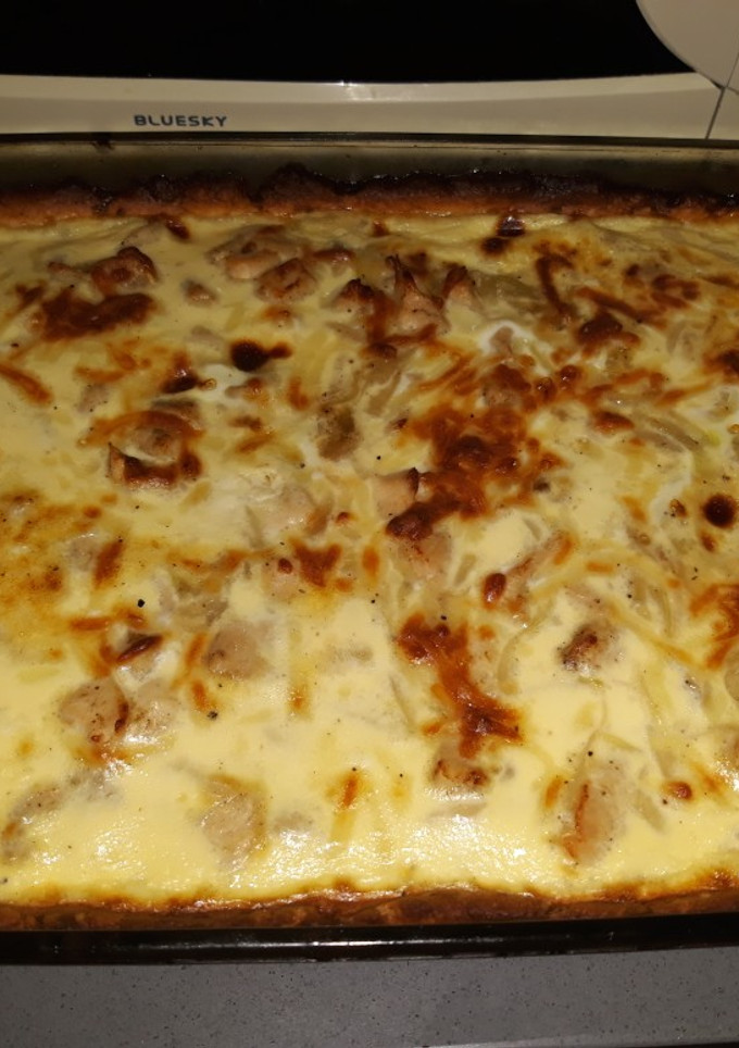 Una foto de Quiche de pollo con cebolla