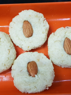 பால் பேடா (Milk Peda Recipe in tamil) செய்முறை முக்கிய புகைப்படம்