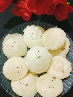 रवा इडली (Rava Idli recipe in Hindi) रेसिपी मुख्य फोटो