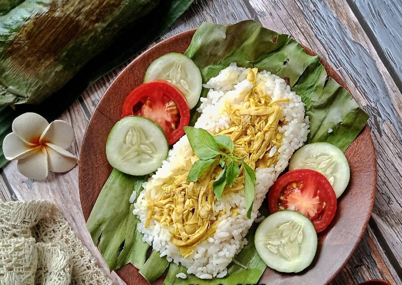 Nasi Liwet Isi Ayam Suwir