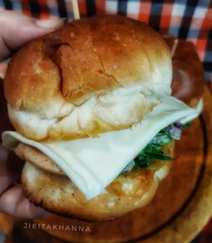 A picture of Chicken Salami Burger.