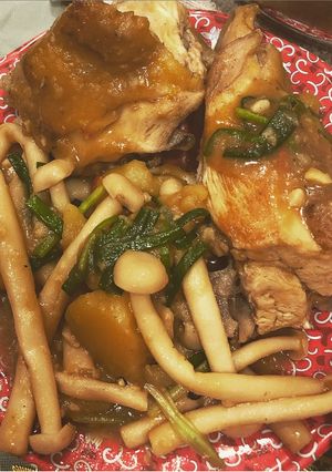 Hình của món Gà sốt nấm.