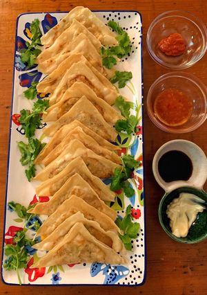 A picture of Pork and prawn crispy fried wonton.